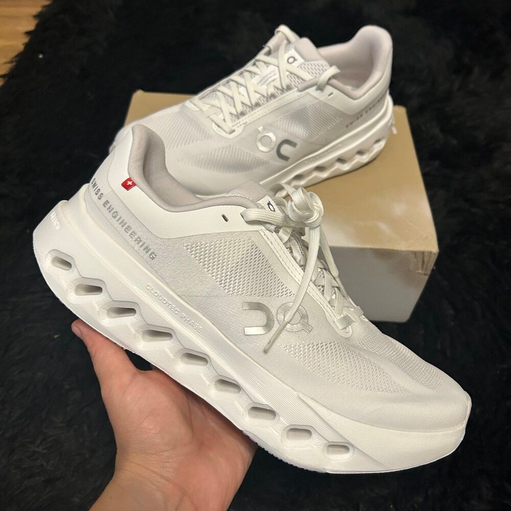 ON CLOUDSURFER white athletic training running lace up shoes sneakers sz 8.5 new - Picture 5 of 6
